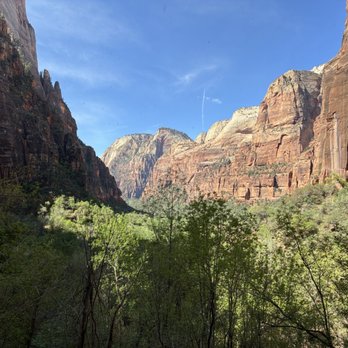 Weeping Rock - View facing away from the weeping rock wall! - Hiking Near Me - Springdale, Utah