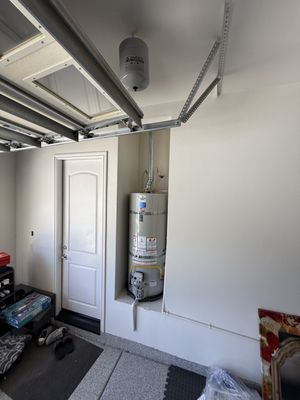 water heater install - Quick replacement of this water heater that was internally leaking water heater install - Quick replacement of this water heater that was internally leaking