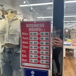 Ivy - Clearly says closes at 8