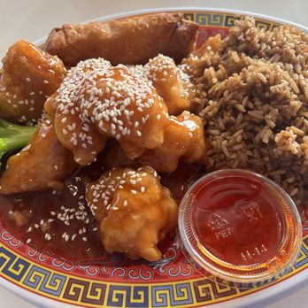 Chow Wok - Sesame chicken - Chinese Near Me - Houston, Texas