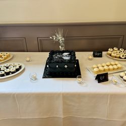 Cake Crumbs - Custom logo cake, custom logo cupcakes, vegan cupcakes, and gluten free cupcakes.