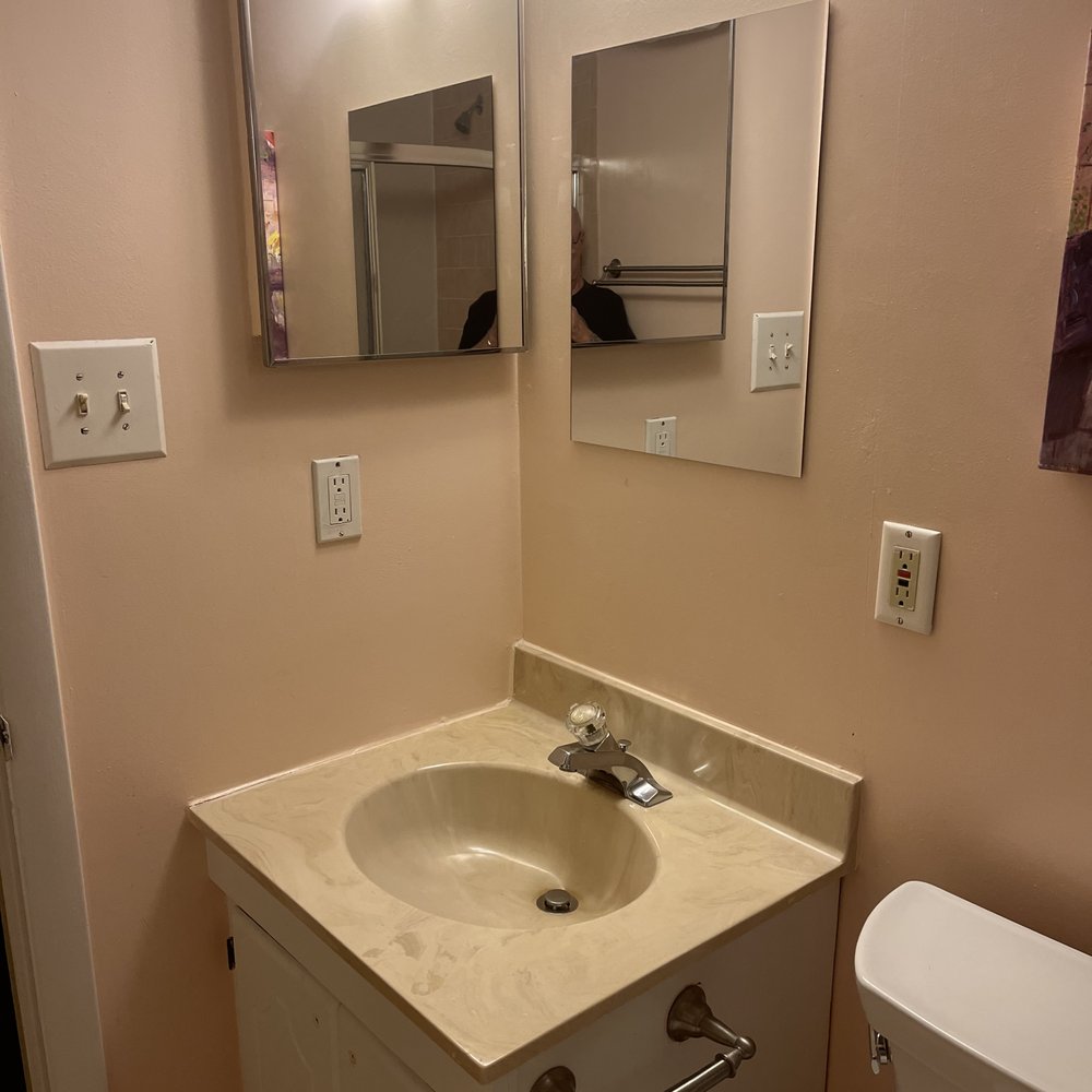 Mirror/vanity before