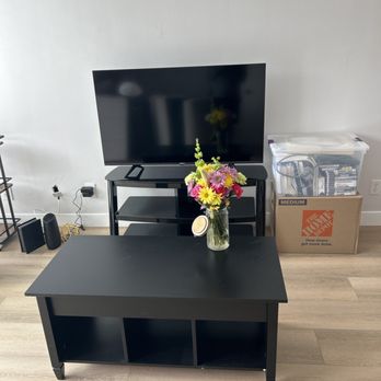 OFF-CZN - Start of the living room! - Movers Near Me OFF-CZN - Start of the living room! - Movers Near Me