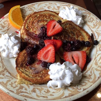 Another Broken Egg Cafe - Really tasty French toast without foster sauce (because it has alcohol in it) - Breakfast & Brunch Near Me - Houston, Texas