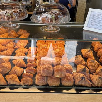 L'Experience Paris - Bellevue - Lots of good choices, but the are pricy - Bakeries Near Me - Bellevue, Washington