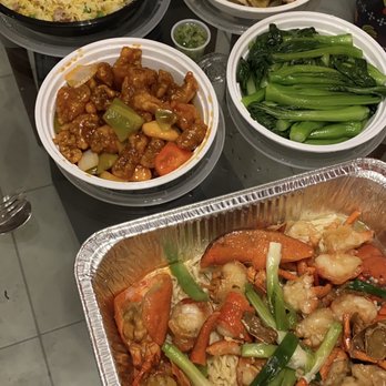 Fancy Chinese Cuisine - Lobster e-fu noodles combo for 4 - Dim Sum Near Me - Markham, Ontario Fancy Chinese Cuisine - Lobster e-fu noodles combo for 4 - Dim Sum Near Me - Markham, Ontario