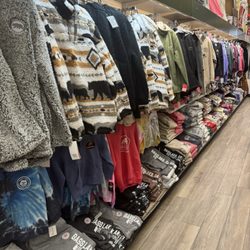Pines Market - ....