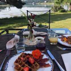 Ann's Point Inn - Delicious breakfast with a stunning view!