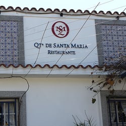 Quinta de Santa Maria - Numa casa onde morava (ou ainda mora) seus proprietários, fica o restaurante.