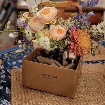 Lolita in Bloom - Florals in Vase Special of the Day- Deluxe - Florists Near Me