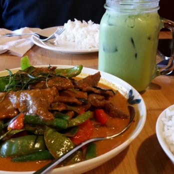 Jatujak - Fragrant Penang Beef Curry and Thai Iced Green tea - Food Delivery Services Near Me - Toronto, Ontario