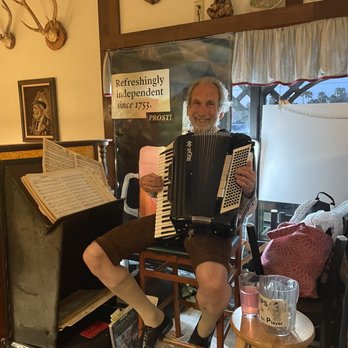 Zur Kate - The amazing accordion player. - German Near Me - Mesa, Arizona