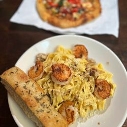 Fettuccine Alfredo w/Shrimp & Italian Sausage