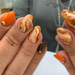 VIP Nail Studio - Short Round Gel-X nail extensions / full set with marble nail design in Japanese Gel and Swarovski crystals.