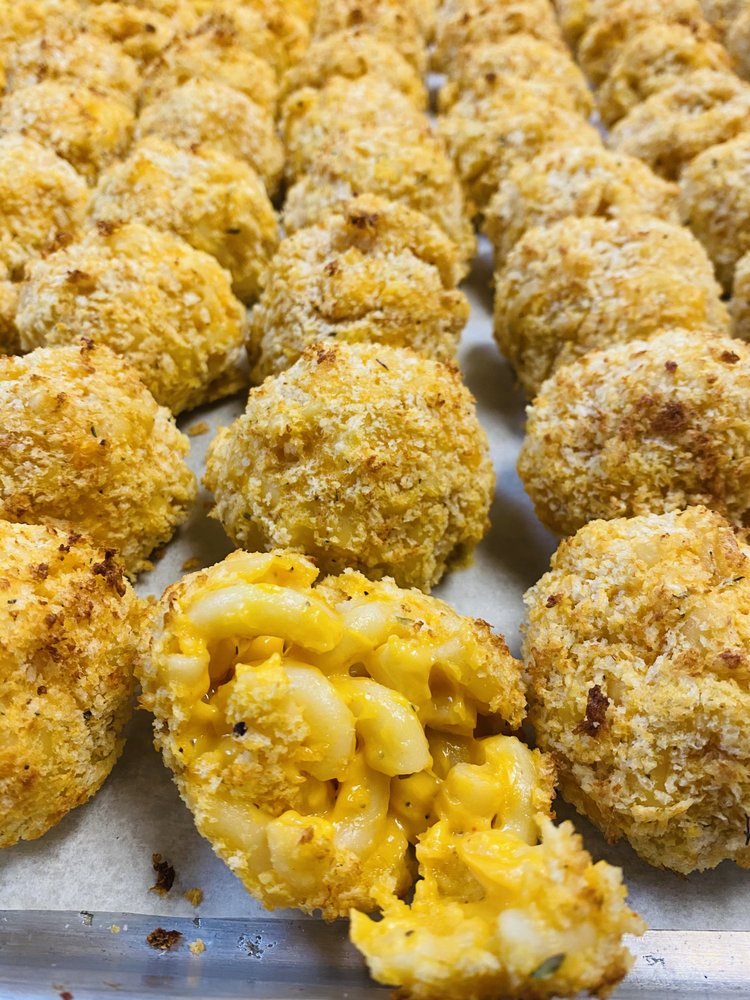 ColMoni’s Catering Logo