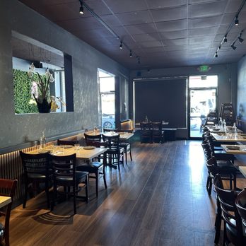 Khao Hom - Inside left room - Thai Near Me - Hayward, California