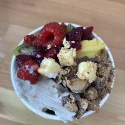 FroYo Factory - Mango, pineapple, chocolate, and cookies and cream yogurt with dragon fruit, raspberry, cheesecake, and Reese's toppings