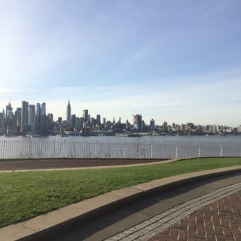Hamilton Park - What a view - Parks Near Me - Weehawken, New Jersey