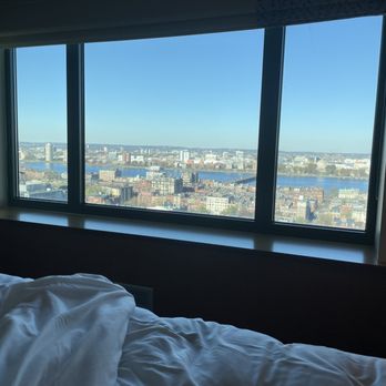 Sheraton Boston Hotel - Looks nice right?   It's f'in cold out 37F is the high today. Lol. 11.21.22 - Hotels Near Me - Boston, Massachusetts