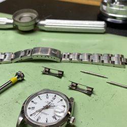 Valencia Time Center - Final touches on a Rolex Date in for service