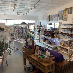 The Bag Ladies of Sequim WA - The Bag Ladies of Sequim WA offers ladies as well as mens slippers and other wonderful gift ideas
