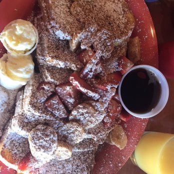 Squeeze In - Fresno has toast stuffed with cream cheese. Topped with bananas and strawberries - Breakfast & Brunch Near Me - Modesto, California