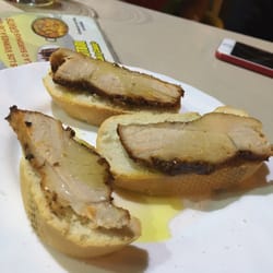 No hay nada mejor que llegar al tapichuela y que te inviten a una tapita como esta!!! Aconsejable al 100x100