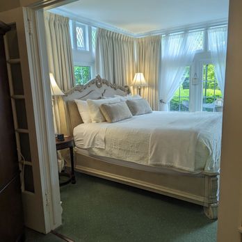 Greenview Manor - Bed & Breakfast Near Me - Niagara-on-the-Lake, Ontario Greenview Manor - Bed & Breakfast Near Me - Niagara-on-the-Lake, Ontario