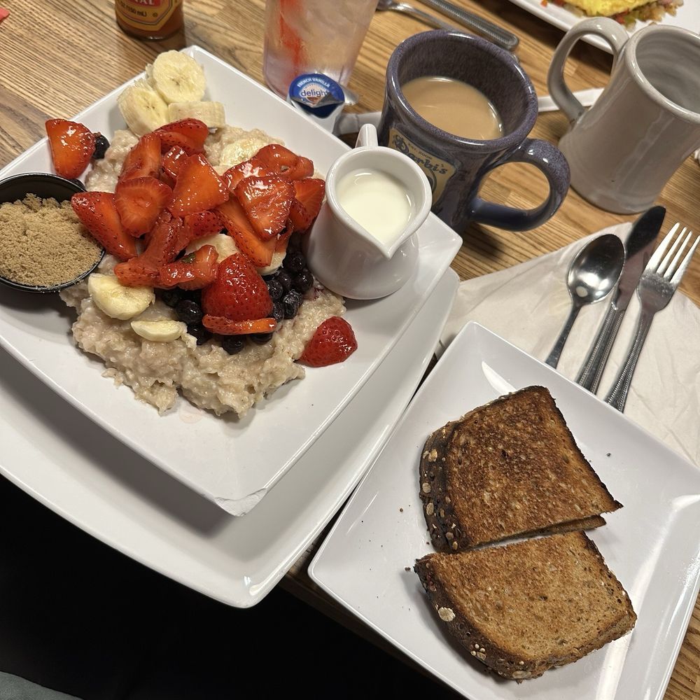 Darbi's Cafe - Steel Cut Oatmeal with wheat bread - American Near Me - Pinetop, Arizona Darbi's Cafe - Steel Cut Oatmeal with wheat bread - American Near Me - Pinetop, Arizona