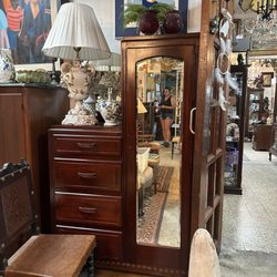 Cosas de Ayer y Hoy - Beautiful antique dresser/ armour
