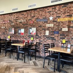 Kelley's Country Cookin - Decor