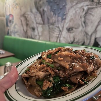 Plue - Pad see ew - Thai Near Me - New York, New York Plue - Pad see ew - Thai Near Me - New York, New York