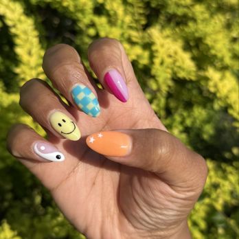 Glow Nails Boutique - Medium Dip Nails w/ hand painted nail art. - Nail Salons Near Me - Chicago, Illinois Glow Nails Boutique - Medium Dip Nails w/ hand painted nail art. - Nail Salons Near Me - Chicago, Illinois