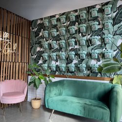 Boss Gal Beauty Bar - Clintonville - Cute lobby area