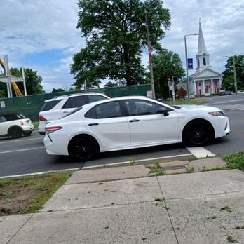 Isaac's Bagel Cafe - View of Bloomf one block from Isaac's. - Breakfast & Brunch Near Me - Bloomfield, Connecticut