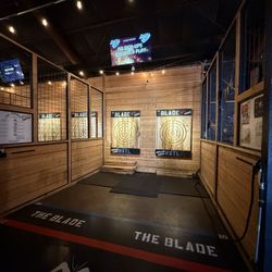 The Blade Axe House - Axe throwing