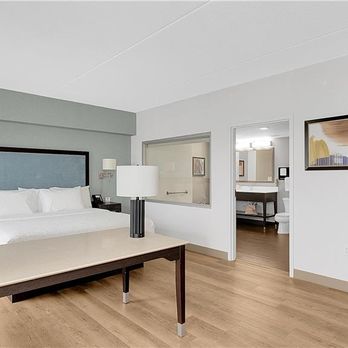 Hampton Inn & Suites by Hilton Toronto Markham - Guest room - Hotels Near Me - Markham, Ontario Hampton Inn & Suites by Hilton Toronto Markham - Guest room - Hotels Near Me - Markham, Ontario
