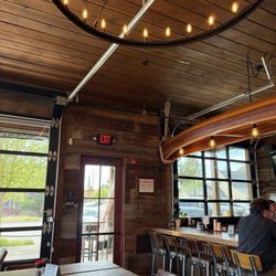 Ski Inn Taphouse Hotel - Bar