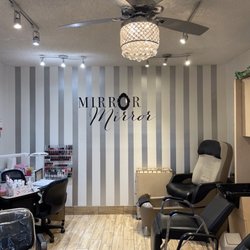 Mirror Mirror Salon - Salon photo