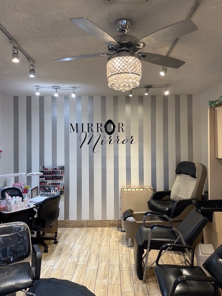 Mirror Mirror Salon Logo