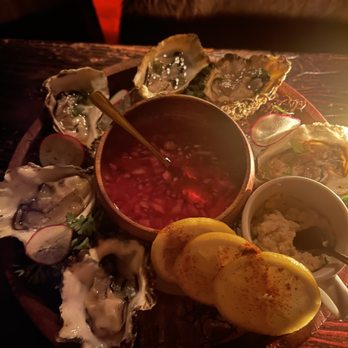Gaslamp  - Half oyster platter - Steakhouses Near Me - Kailua, Hawaii