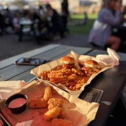 Sponge City Brewing - Macaroni and cheese bites and Nashville Hot chicken sliders