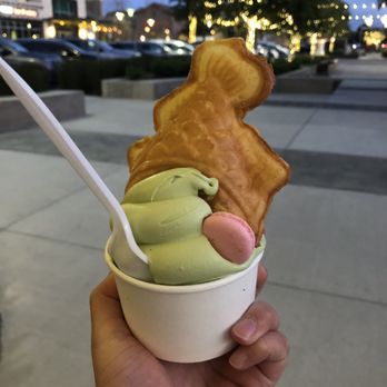 Somisomi - Matcha soft serve, custard taiyaki, macaron topping - Desserts Near Me - Cupertino, California