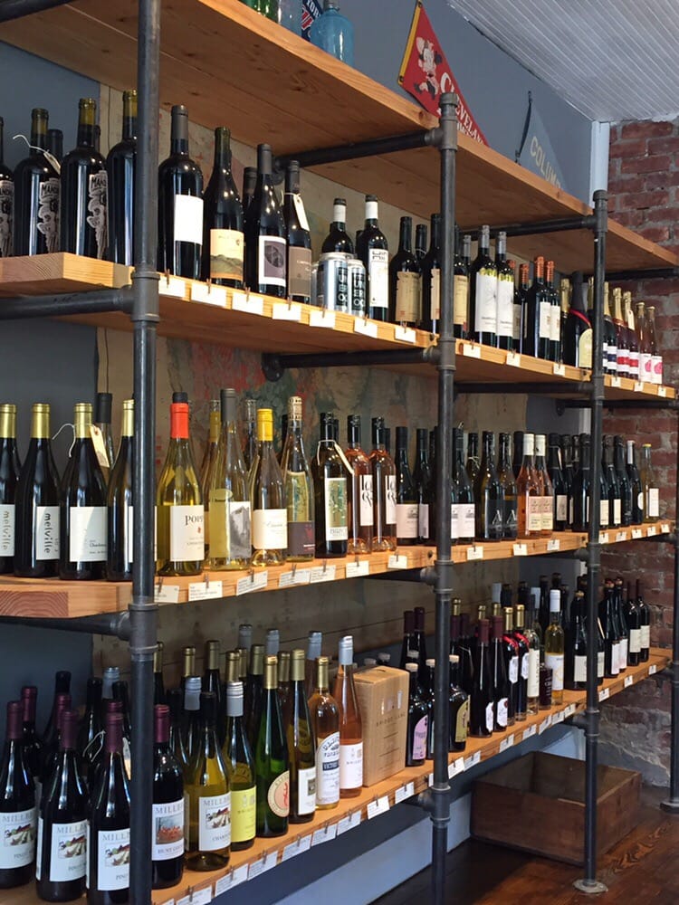 Harker House Wine & Spirits Logo