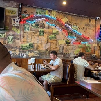 El Pub - Decor - Cuban Near Me - Miami, Florida