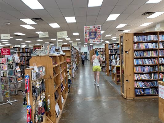 HALF PRICE BOOKS - Updated September 2025 - 52 Reviews - 5417 S Hulen