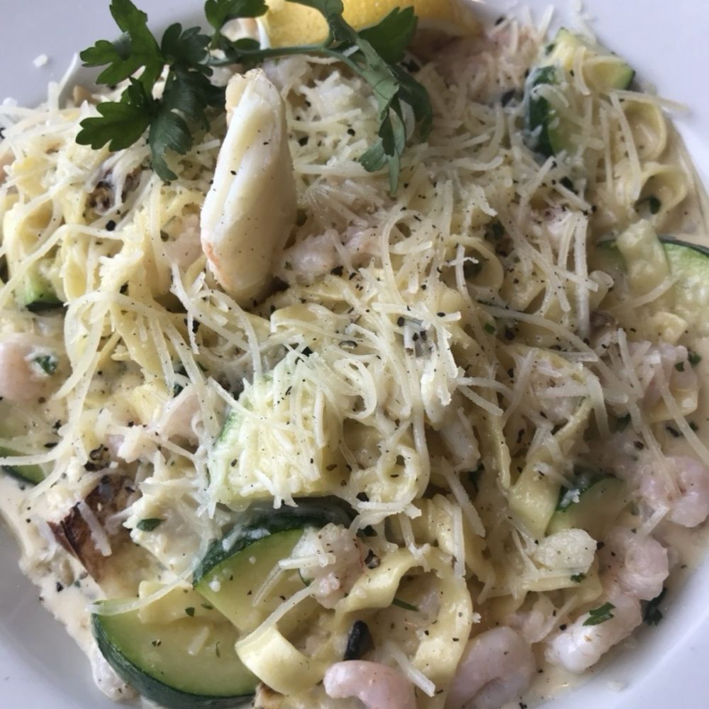 Chinook's - Dungeness Crab & Shrimp Fettuccine - Seafood Near Me - Seattle, Washington Chinook's - Dungeness Crab & Shrimp Fettuccine - Seafood Near Me - Seattle, Washington