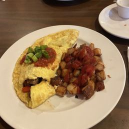 Steak tip omelet with home fries