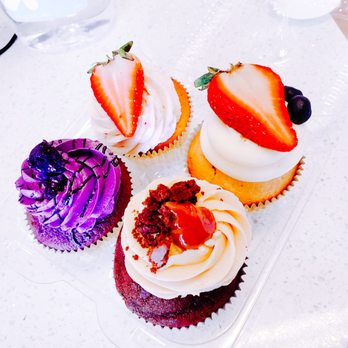 Cupcakes, BOOM! - Looks could be deceiving! Pretty cupcakes, but old and stale taste. - Bakeries Near Me - Hilo, Hawaii