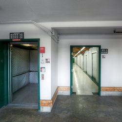 Peoples Storage - Convenient, clean loading bays.